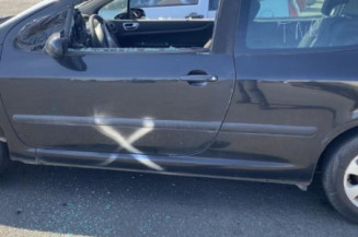 Serrure avant droit PEUGEOT 307