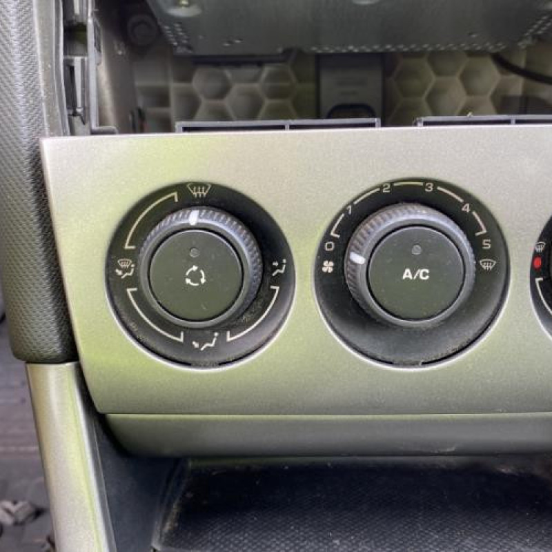 Boitier servitude moteur (BSM) PEUGEOT 308 1 SW Photo n°19