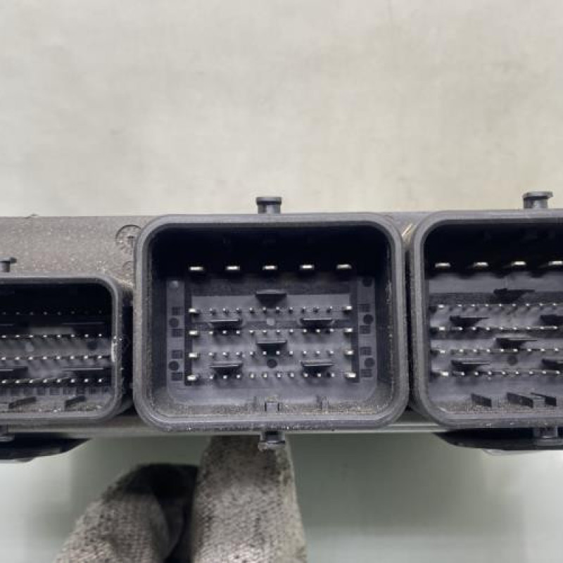 Calculateur moteur PEUGEOT 308 1 SW Photo n°3