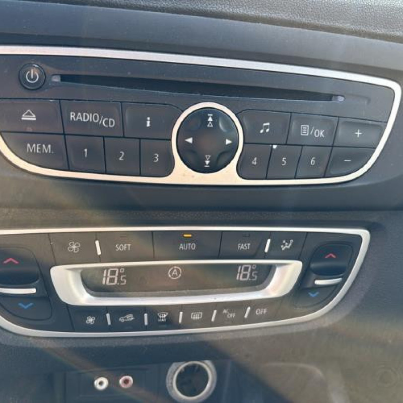 Anti brouillard droit (feux) RENAULT SCENIC 3 Photo n°20