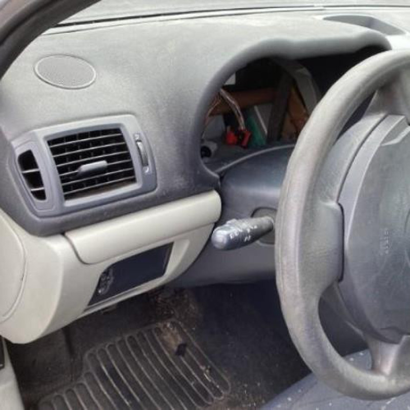 Pompe à carburant RENAULT CLIO 2 Photo n°9