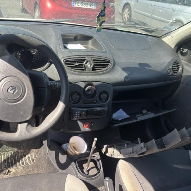 Attache ceinture arriere droit RENAULT CLIO 3 Photo n°18