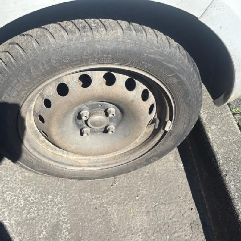 Attache ceinture arriere droit RENAULT CLIO 3 Photo n°19