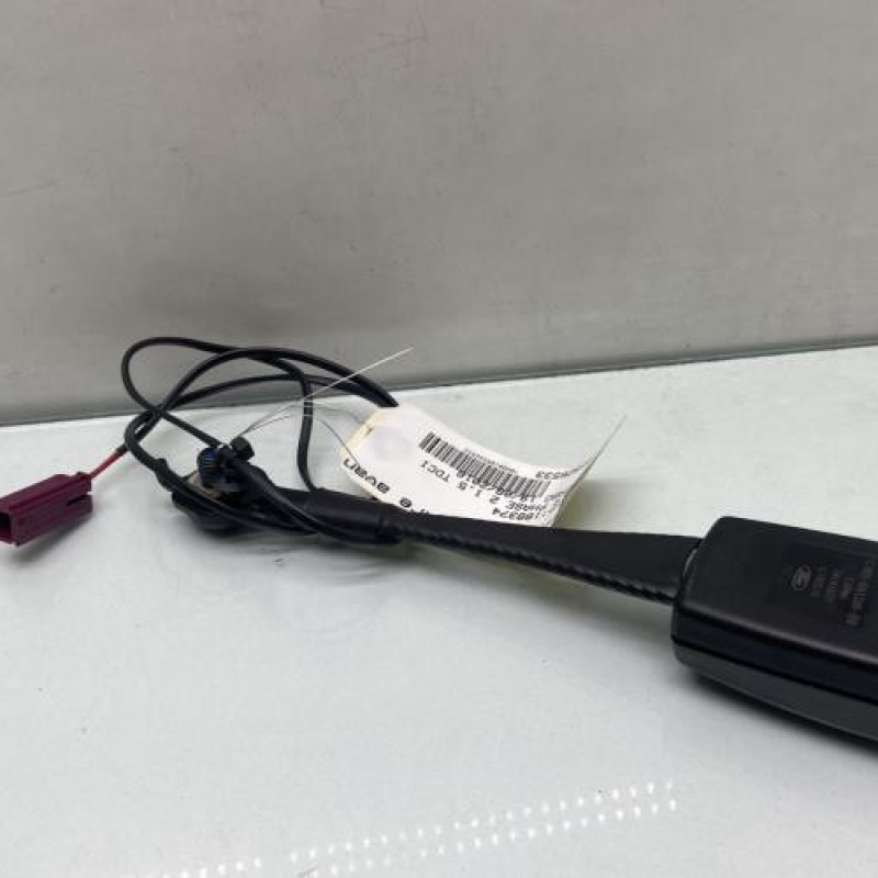Attache ceinture avant gauche FORD FIESTA 6 Photo n°4