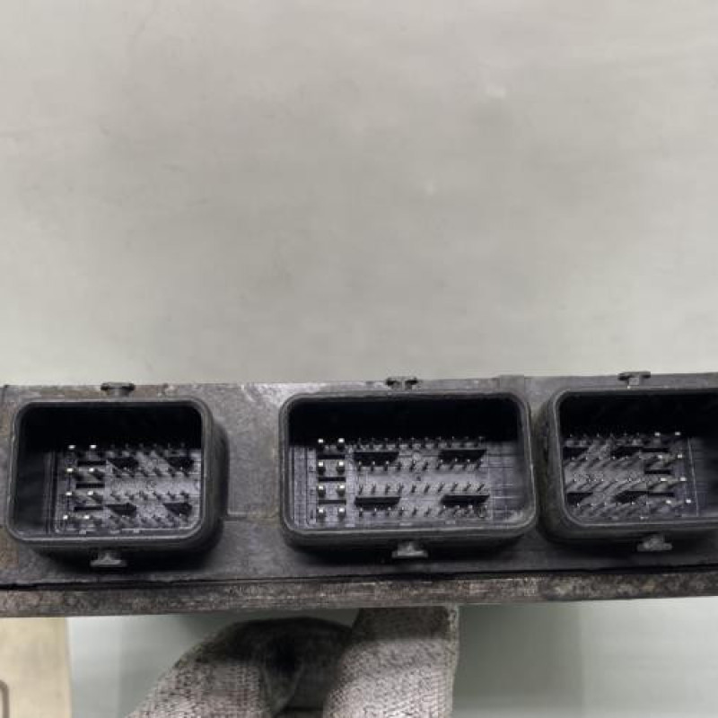 Calculateur moteur RENAULT CLIO 3 Photo n°3