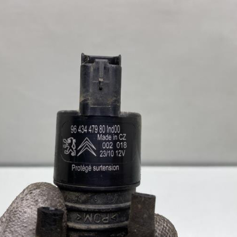 Pompe lave glace avant PEUGEOT 5008 1 Photo n°5