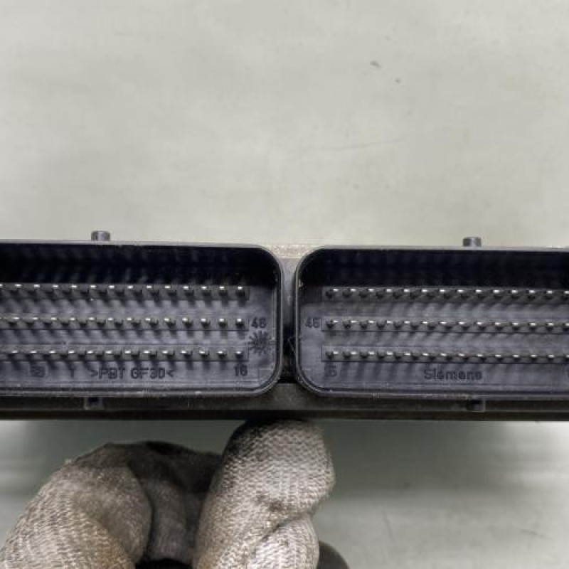 Calculateur moteur RENAULT CLIO 2 Photo n°3