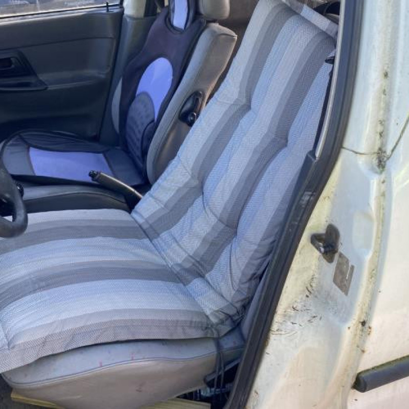Feu arriere principal gauche (feux) VOLKSWAGEN CADDY 2 Photo n°15