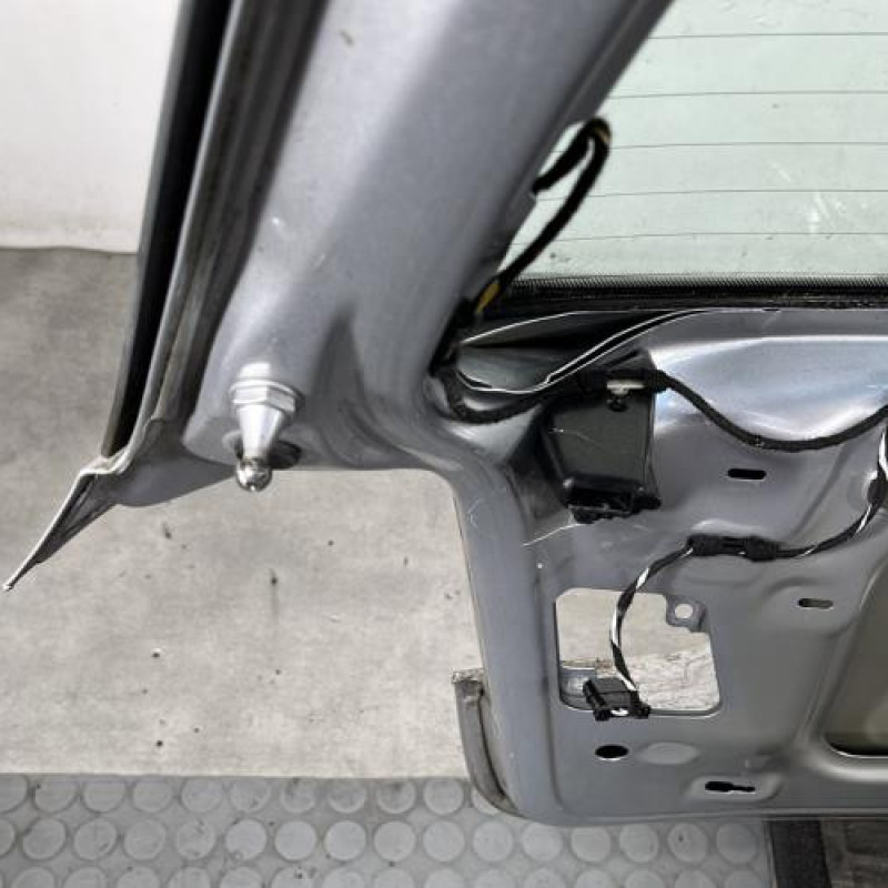 Malle/Hayon arriere VOLKSWAGEN GOLF 6 Photo n°10
