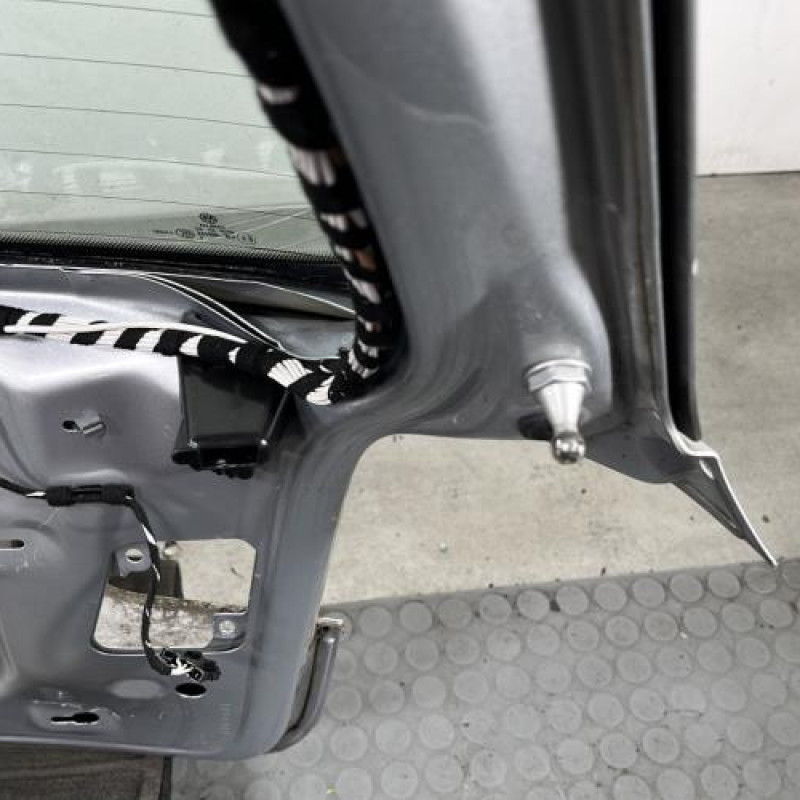 Malle/Hayon arriere VOLKSWAGEN GOLF 6 Photo n°11