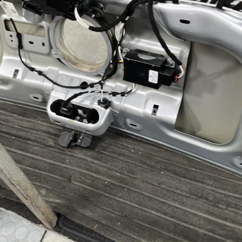 Malle/Hayon arriere VOLKSWAGEN GOLF 6 Photo n°12