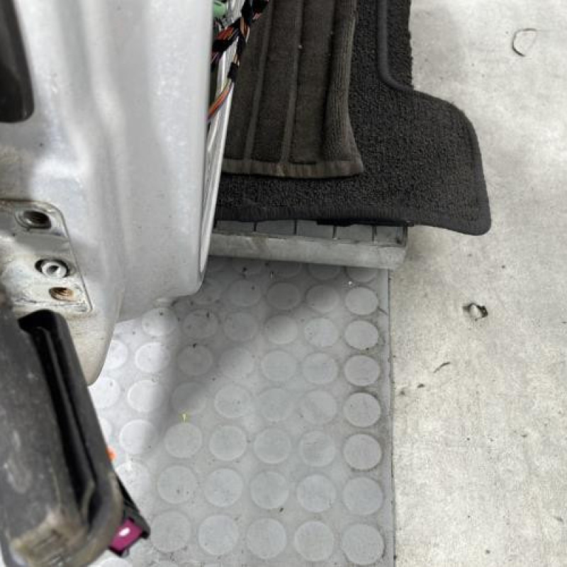 Porte avant droit VOLKSWAGEN GOLF 6 Photo n°5