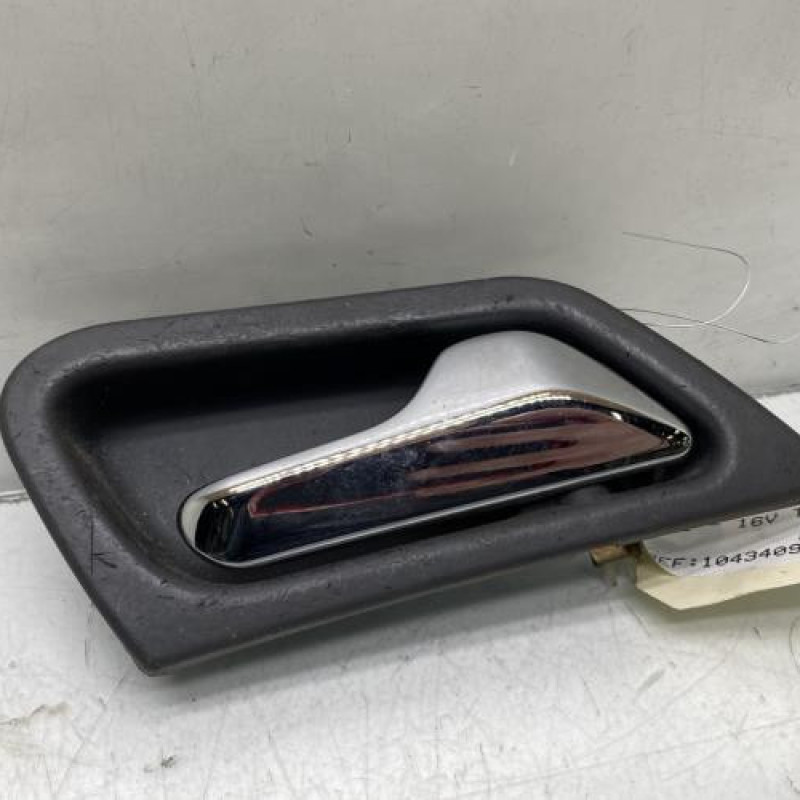 Poignee interieur avant droit MERCEDES CLASSE C 203 Photo n°3