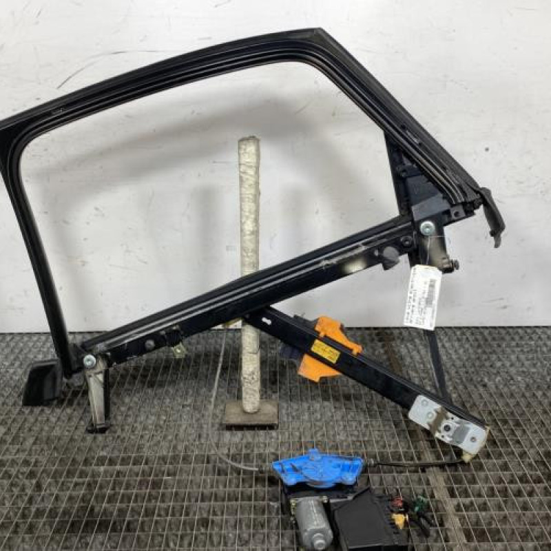 Leve vitre electrique arriere droit AUDI A4 2 Photo n°4