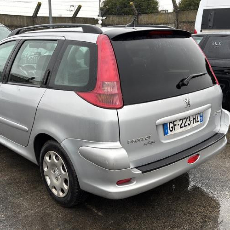 Pretensionneur de ceinture avant droit PEUGEOT 206 Photo n°8