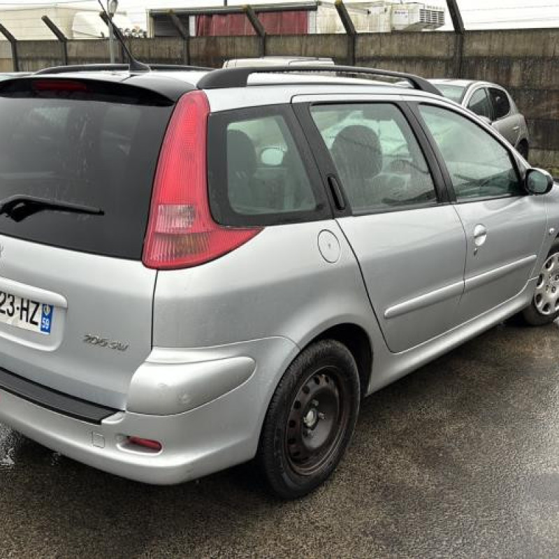 Moteur essuie glace arriere PEUGEOT 206 Photo n°9