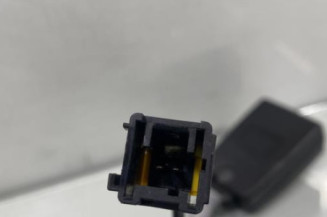 Attache ceinture arriere gauche PEUGEOT 5008 1