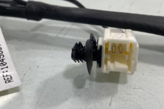 Attache ceinture avant gauche PEUGEOT 5008 1