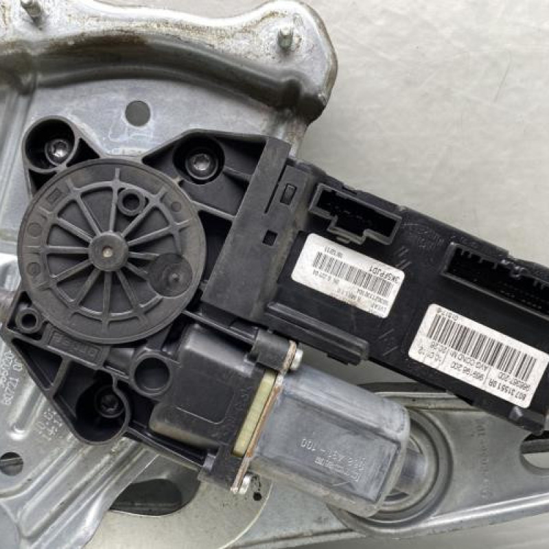 Leve vitre electrique avant gauche RENAULT MEGANE 3 Photo n°2