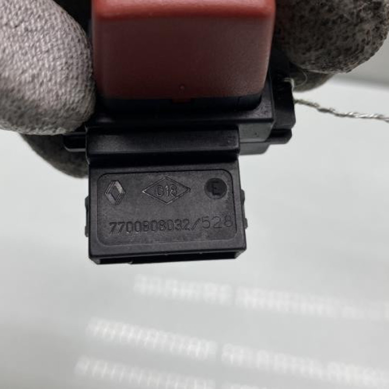 Bouton de warning RENAULT SAFRANE Photo n°3
