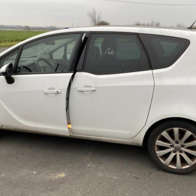 Attache ceinture avant droit OPEL MERIVA B Photo n°10