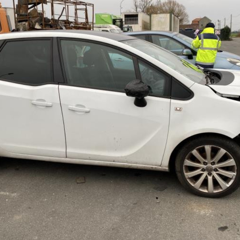 Attache ceinture avant droit OPEL MERIVA B Photo n°11