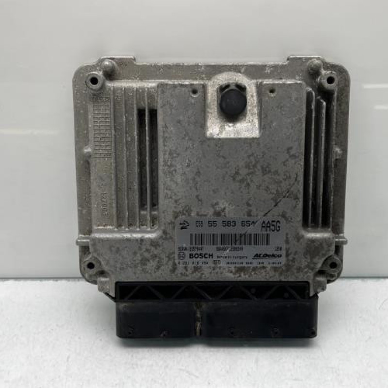 Calculateur moteur OPEL MERIVA B Photo n°1
