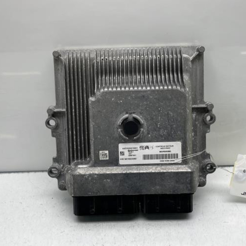 Calculateur moteur PEUGEOT 308 2 SW Photo n°1