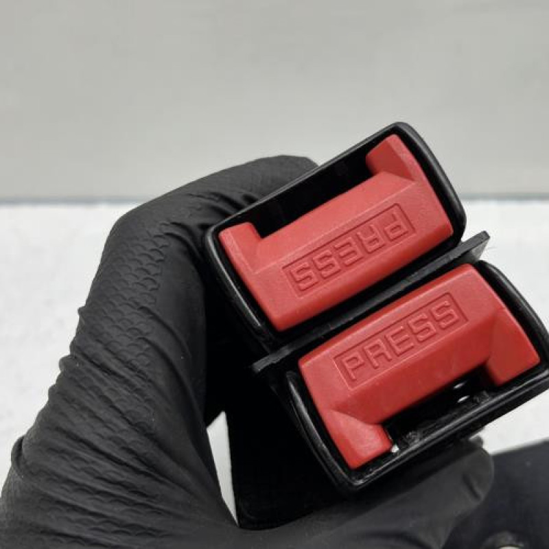 Attache ceinture arriere droit RENAULT CLIO 2 Photo n°3