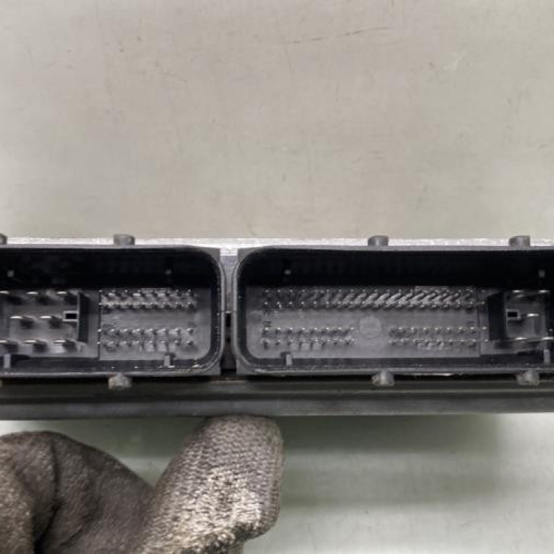 Calculateur moteur VOLKSWAGEN POLO 5 Photo n°2