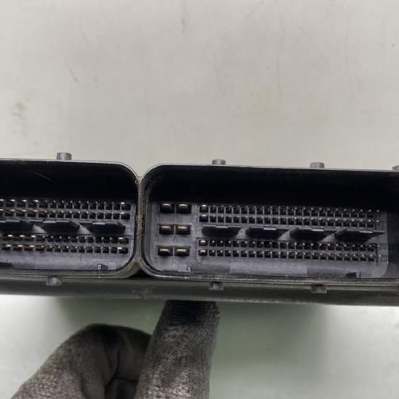 Calculateur moteur VOLKSWAGEN POLO 5 Photo n°2