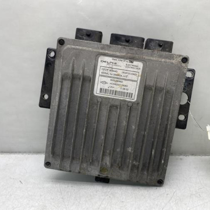 Calculateur moteur RENAULT CLIO 2 Photo n°1