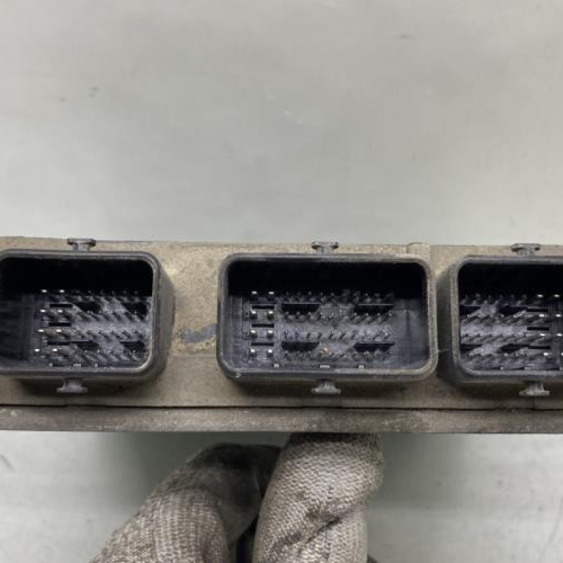 Calculateur moteur RENAULT CLIO 2 Photo n°3