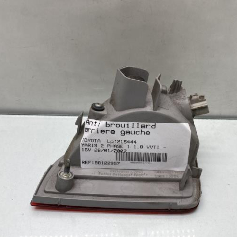 Anti brouillard arriere gauche TOYOTA YARIS 2 Photo n°3