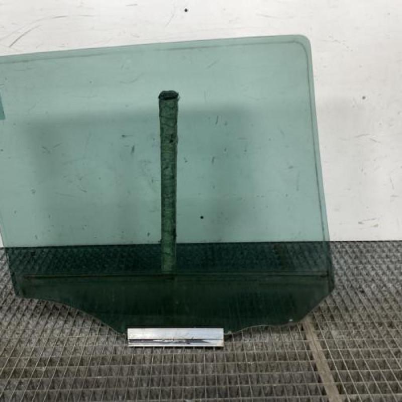 Vitre arriere gauche OPEL ZAFIRA B Photo n°5