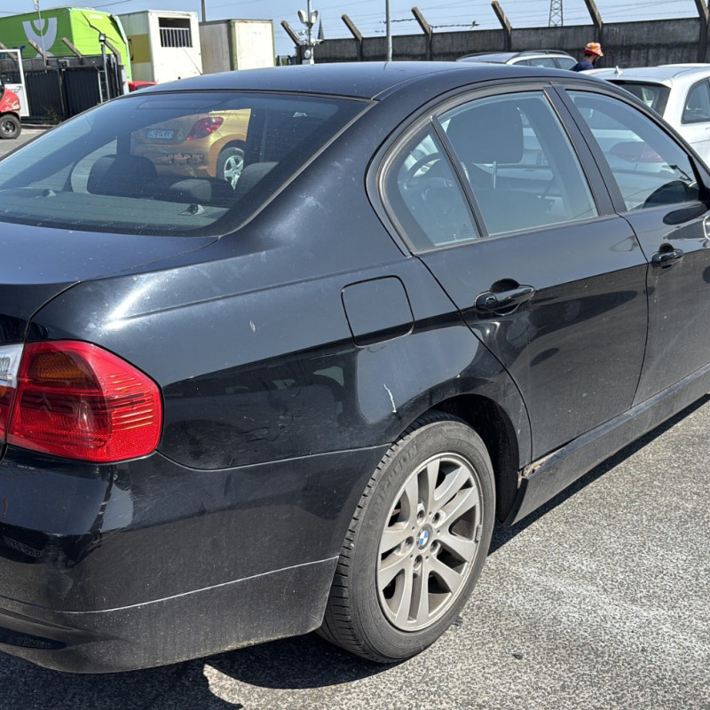 BMW SERIE 3 E90 PHASE 1 318d 2.0D - 16V TURBO Photo n°5