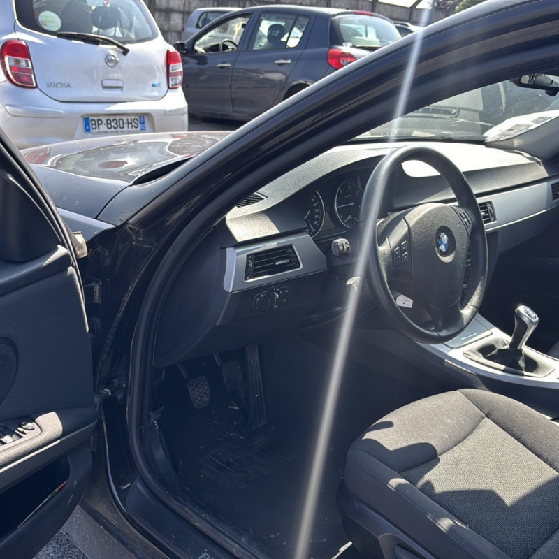 BMW SERIE 3 E90 PHASE 1 318d 2.0D - 16V TURBO Photo n°11