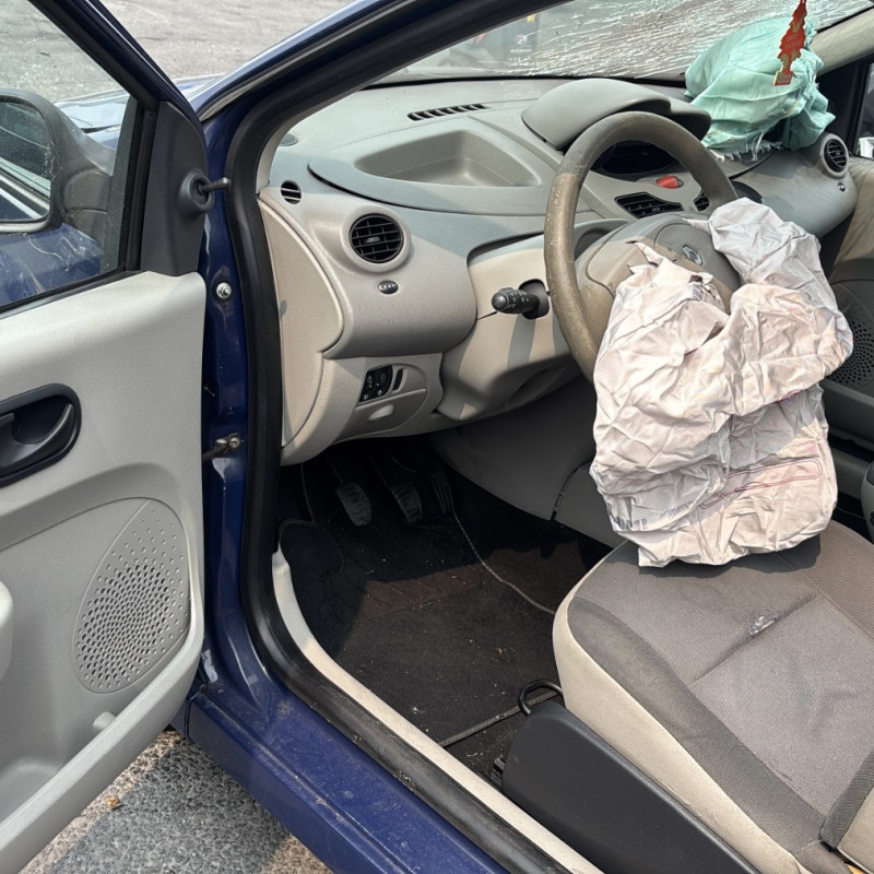 RENAULT TWINGO 2 PHASE 1 1.2i - 16V Photo n°12