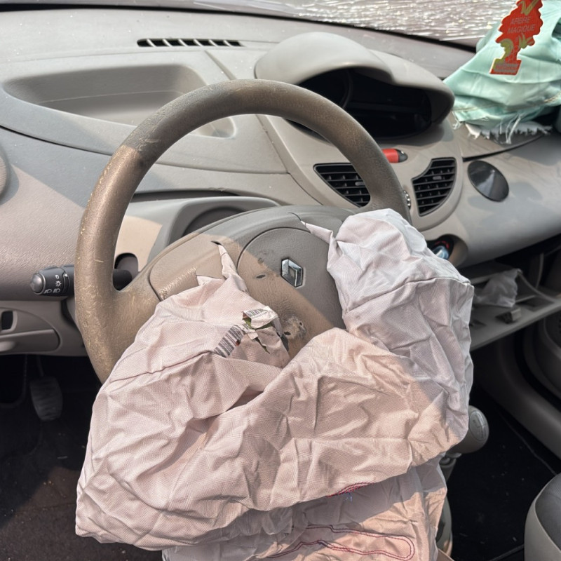RENAULT TWINGO 2 PHASE 1 1.2i - 16V Photo n°15