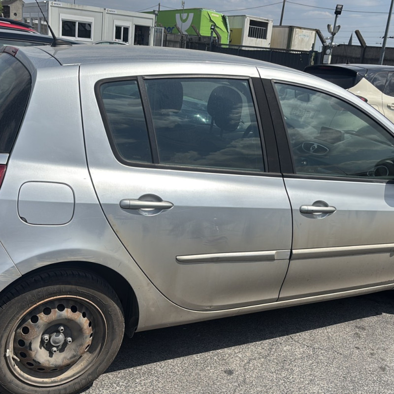 RENAULT CLIO 3 PHASE 2 1.5 DCI - 8V TURBO Photo n°6