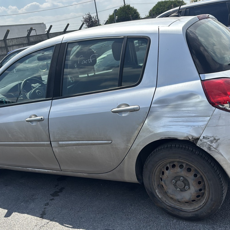 RENAULT CLIO 3 PHASE 2 1.5 DCI - 8V TURBO Photo n°7