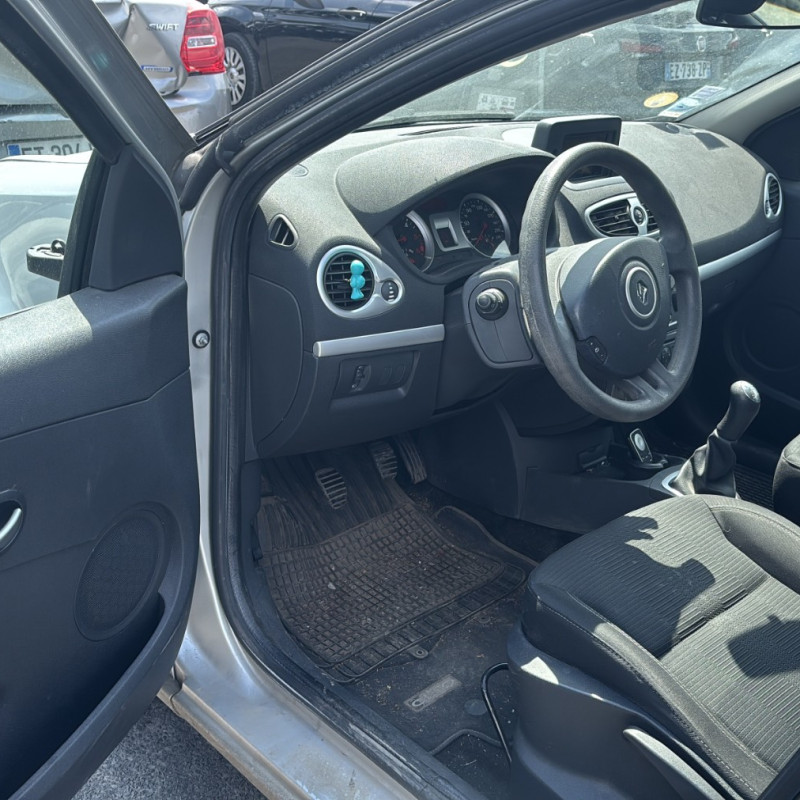 RENAULT CLIO 3 PHASE 2 1.5 DCI - 8V TURBO Photo n°9