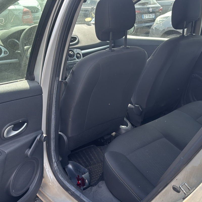RENAULT CLIO 3 PHASE 2 1.5 DCI - 8V TURBO Photo n°10