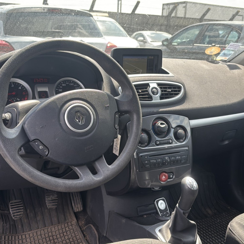 RENAULT CLIO 3 PHASE 2 1.5 DCI - 8V TURBO Photo n°12
