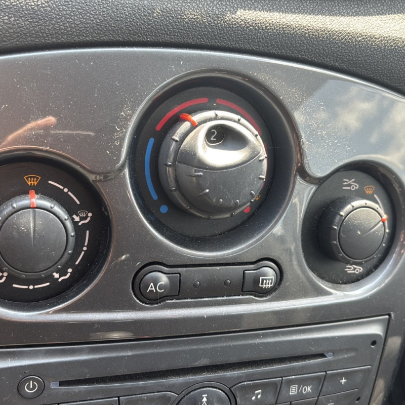 RENAULT CLIO 3 PHASE 2 1.5 DCI - 8V TURBO Photo n°19