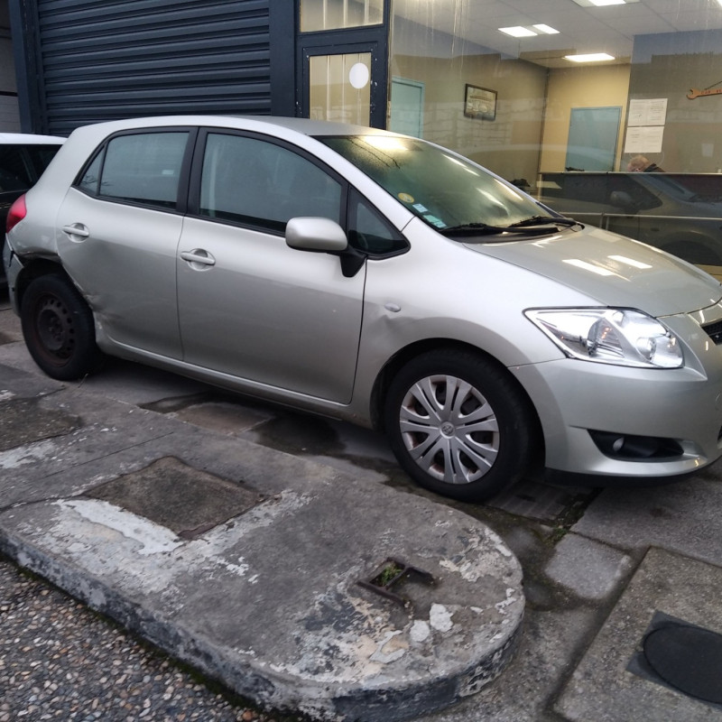 TOYOTA AURIS 1 PHASE 1 2.0 D4D - 16V TURBO Photo n°2