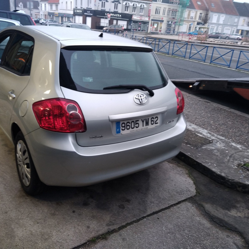 TOYOTA AURIS 1 PHASE 1 2.0 D4D - 16V TURBO Photo n°4