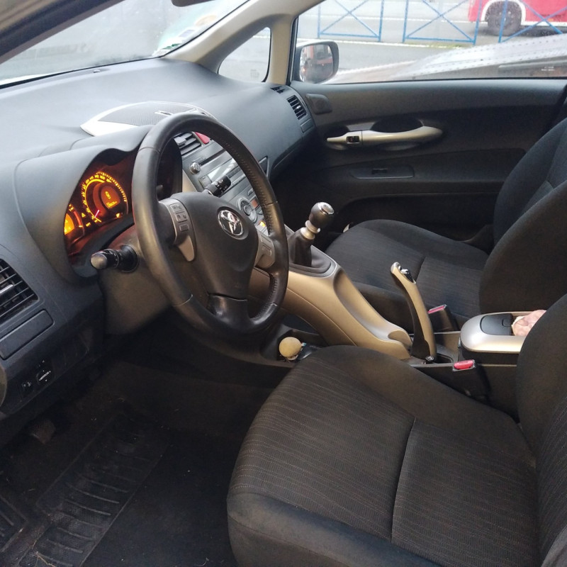 TOYOTA AURIS 1 PHASE 1 2.0 D4D - 16V TURBO Photo n°5