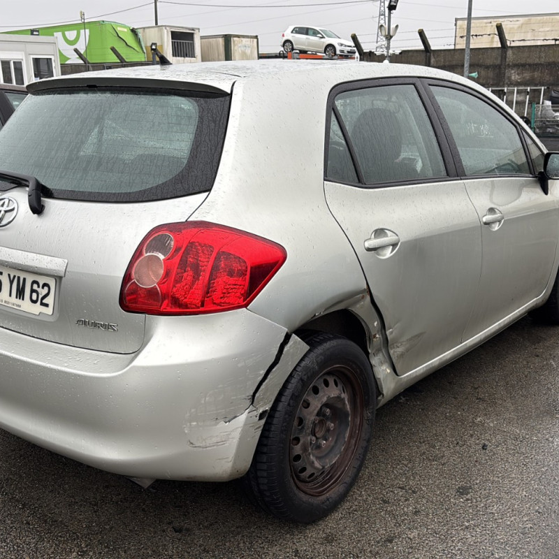 TOYOTA AURIS 1 PHASE 1 2.0 D4D - 16V TURBO Photo n°13