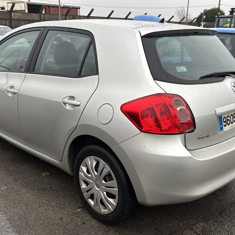 TOYOTA AURIS 1 PHASE 1 2.0 D4D - 16V TURBO Photo n°14